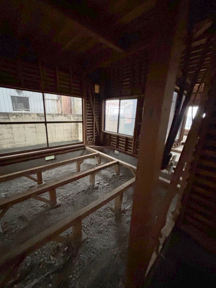 骨組みの状態まで解体して、構造をすべて確認