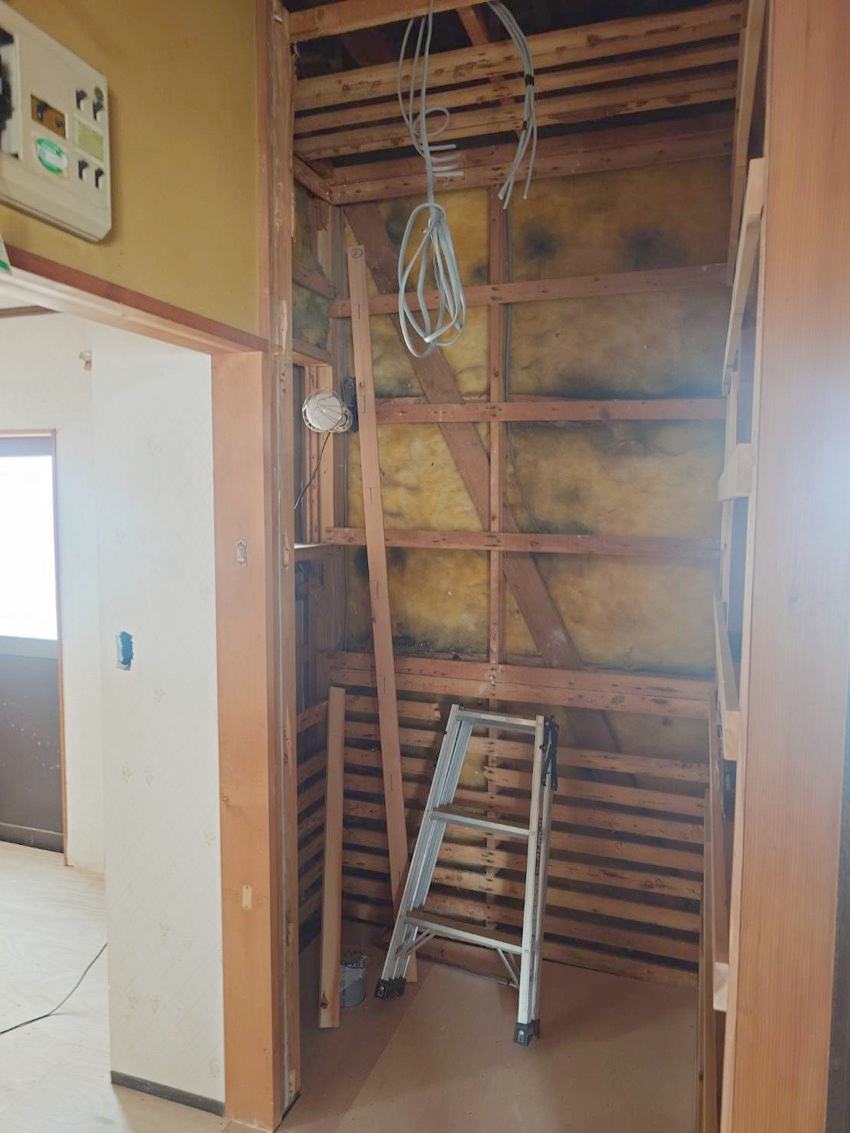 断熱材をしっかり充填。北陸の冬に効く部分です