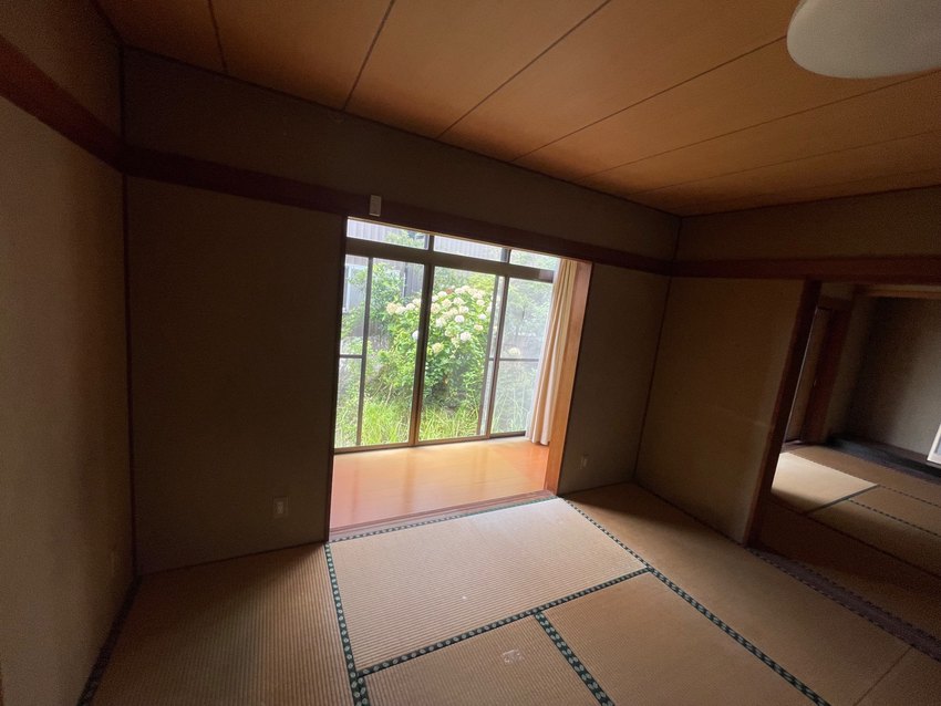工事前の和室と縁側→土間のある部屋