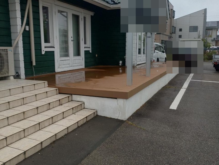 工事後のウッドデッキ（階段側）