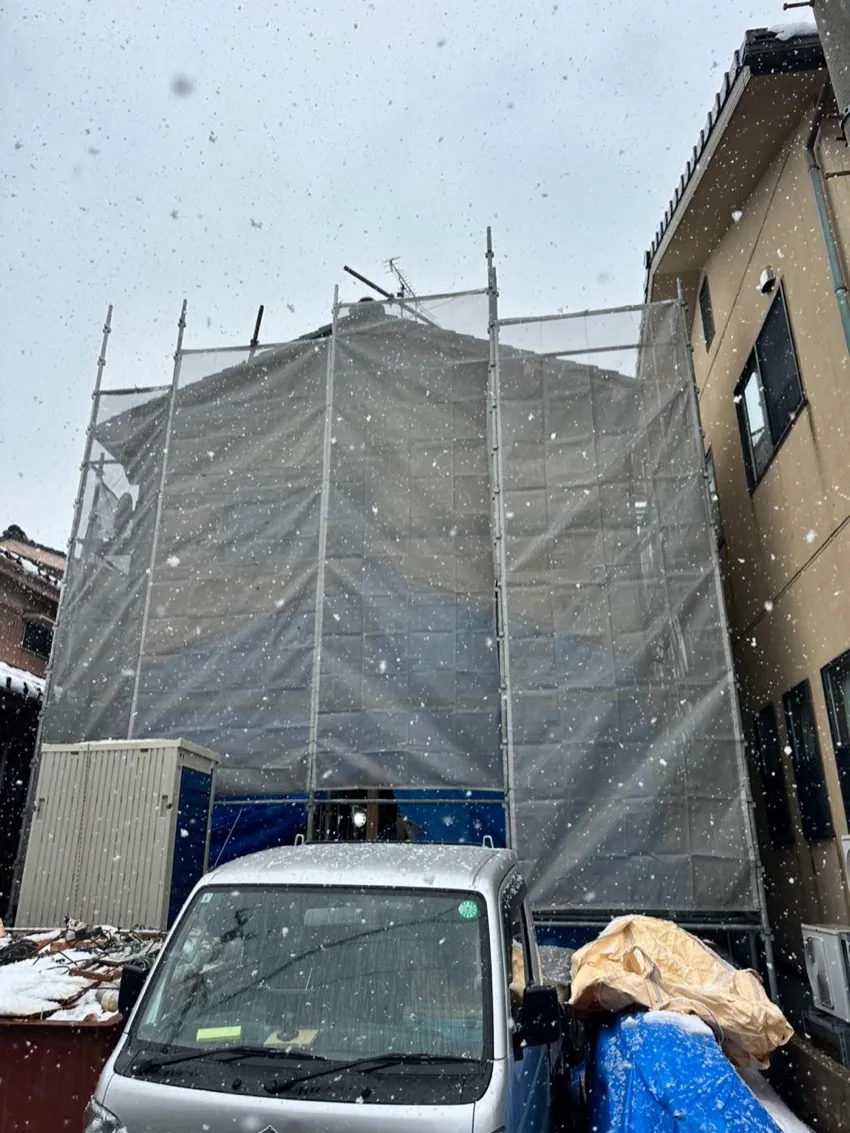 足場をかけた外壁工事