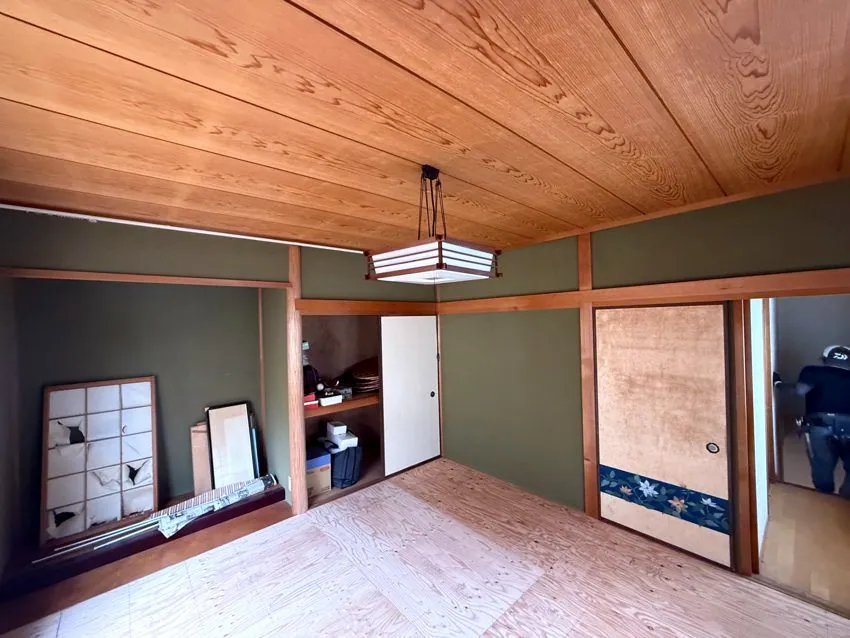 2階の奥の部屋 工事前